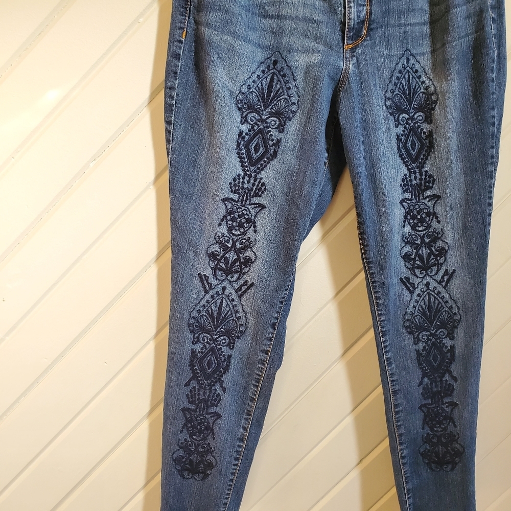 BANDALINO lisbeth Navy Embroidered Jeans - Picture 3 of 12